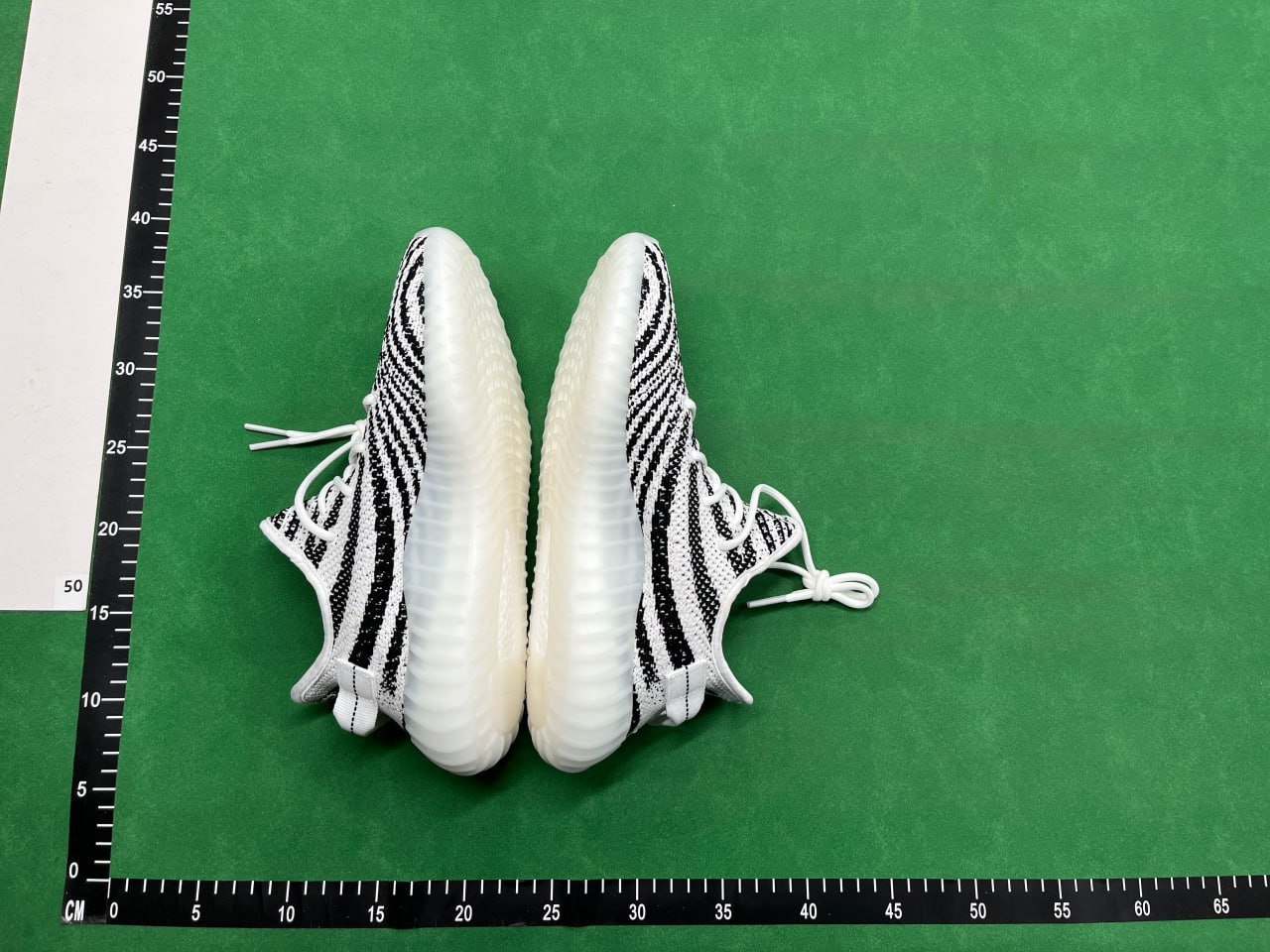 Adidas Yeezy Boost 350 V2 Sneakers [40 styles]