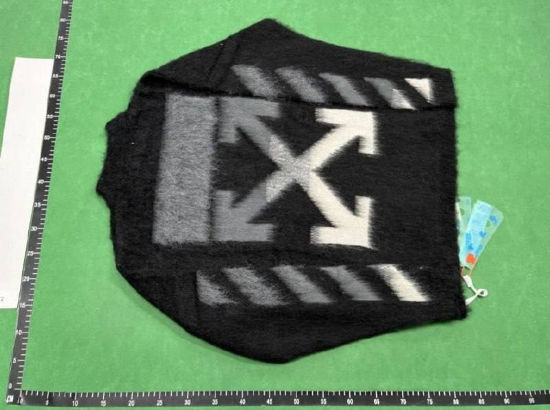  OFF-WHITE Arrow Motif Sweaters [32 styles]
