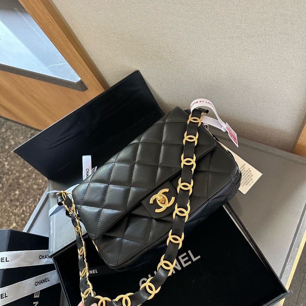  Chanel Boy Bag
