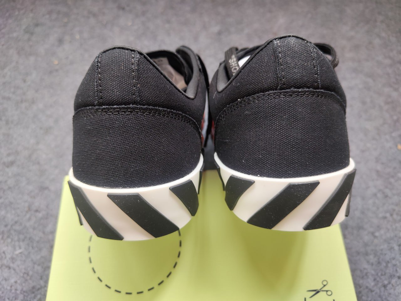  Off-White Low Top Sneakers [12 styles]