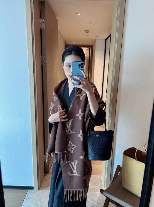 Louis Vuitton Monogram Flower Scarves [21 styles]