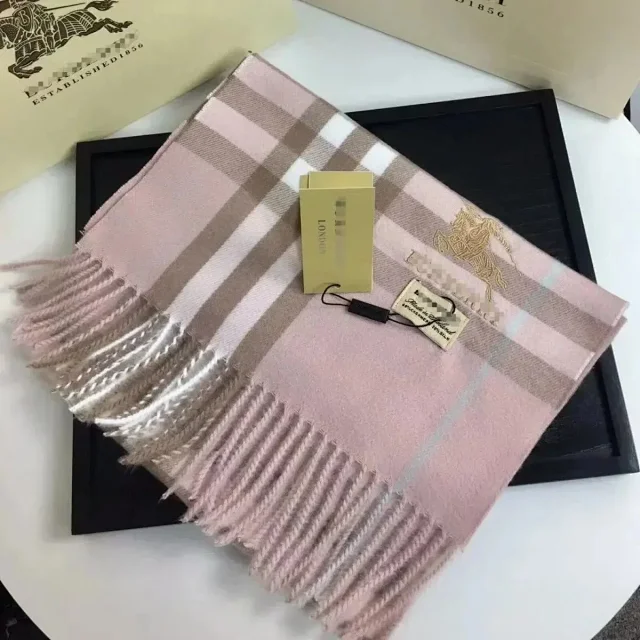 Burberry Vintage Check Scarf [8 styles]