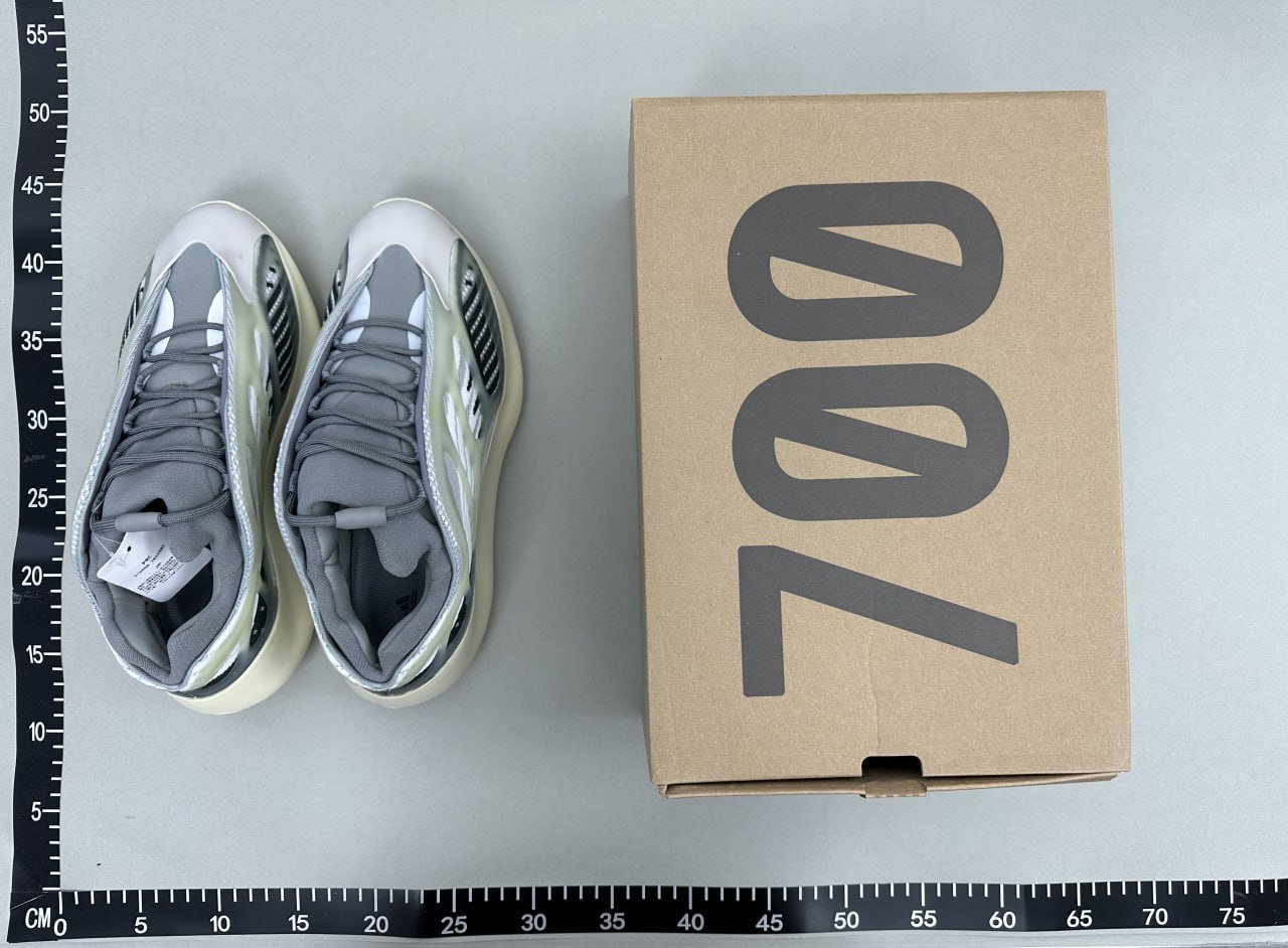 Adidas Yeezy 700