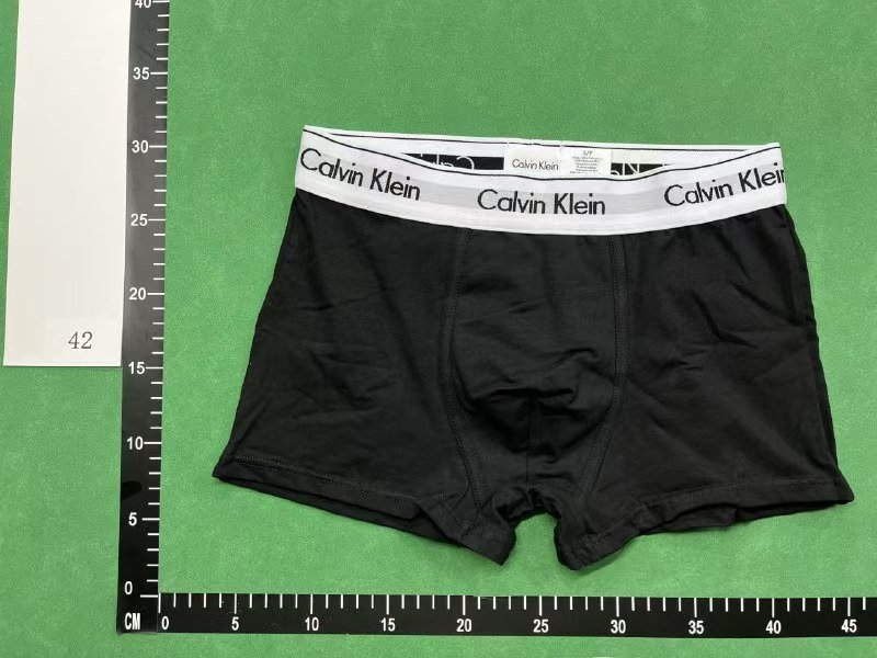 Calvin Klein