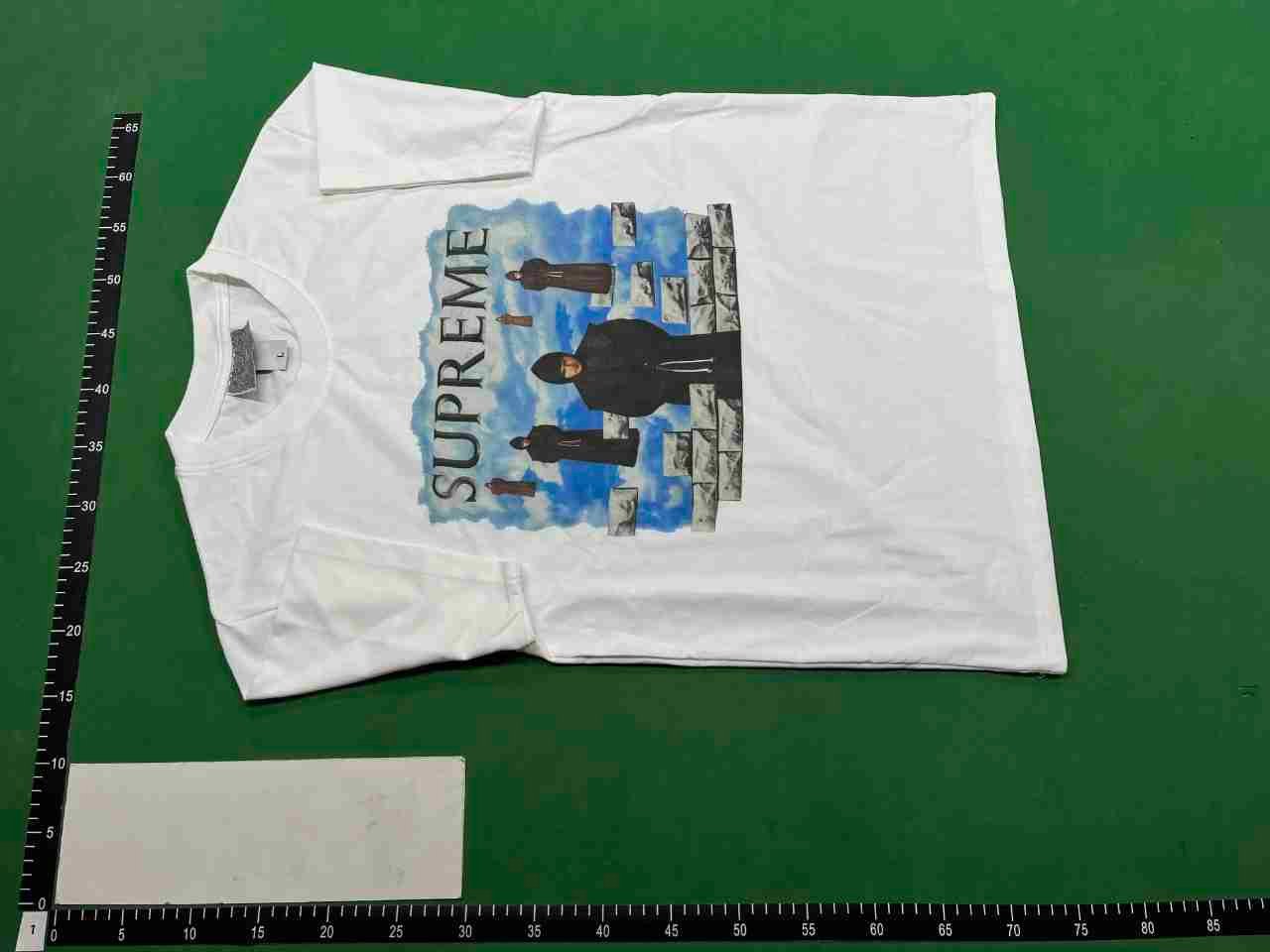 Supreme T-shirt  (32 CP)