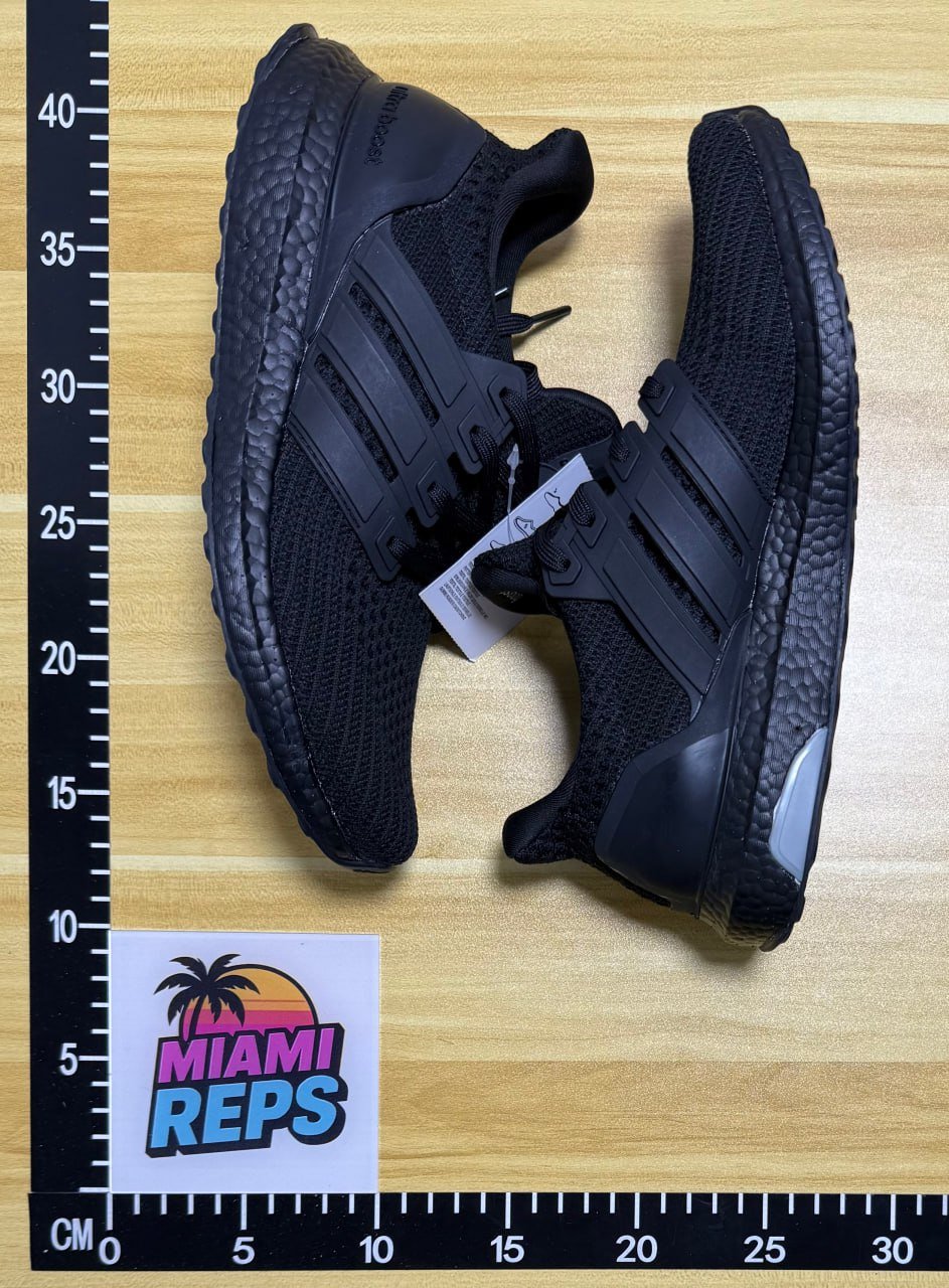 ADIDAD ULTRA BOOST