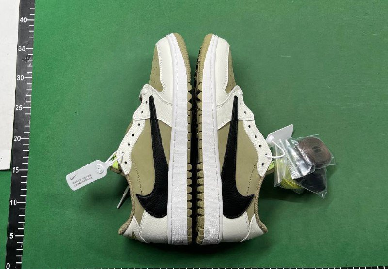 Travis Scott x Air Jordan 1 AJ1                        