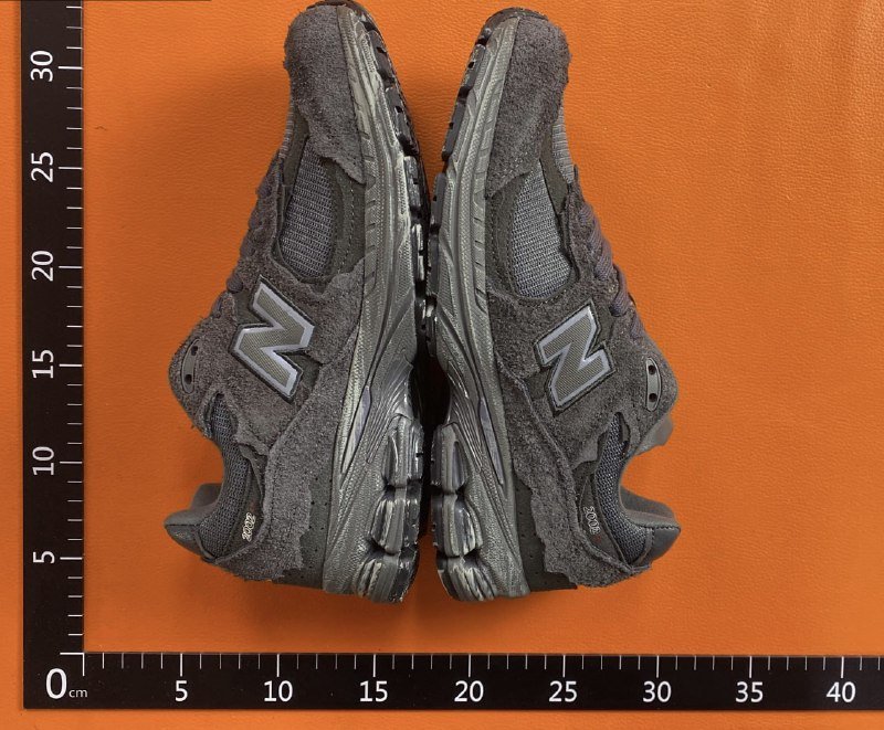  New Balance 2002                          