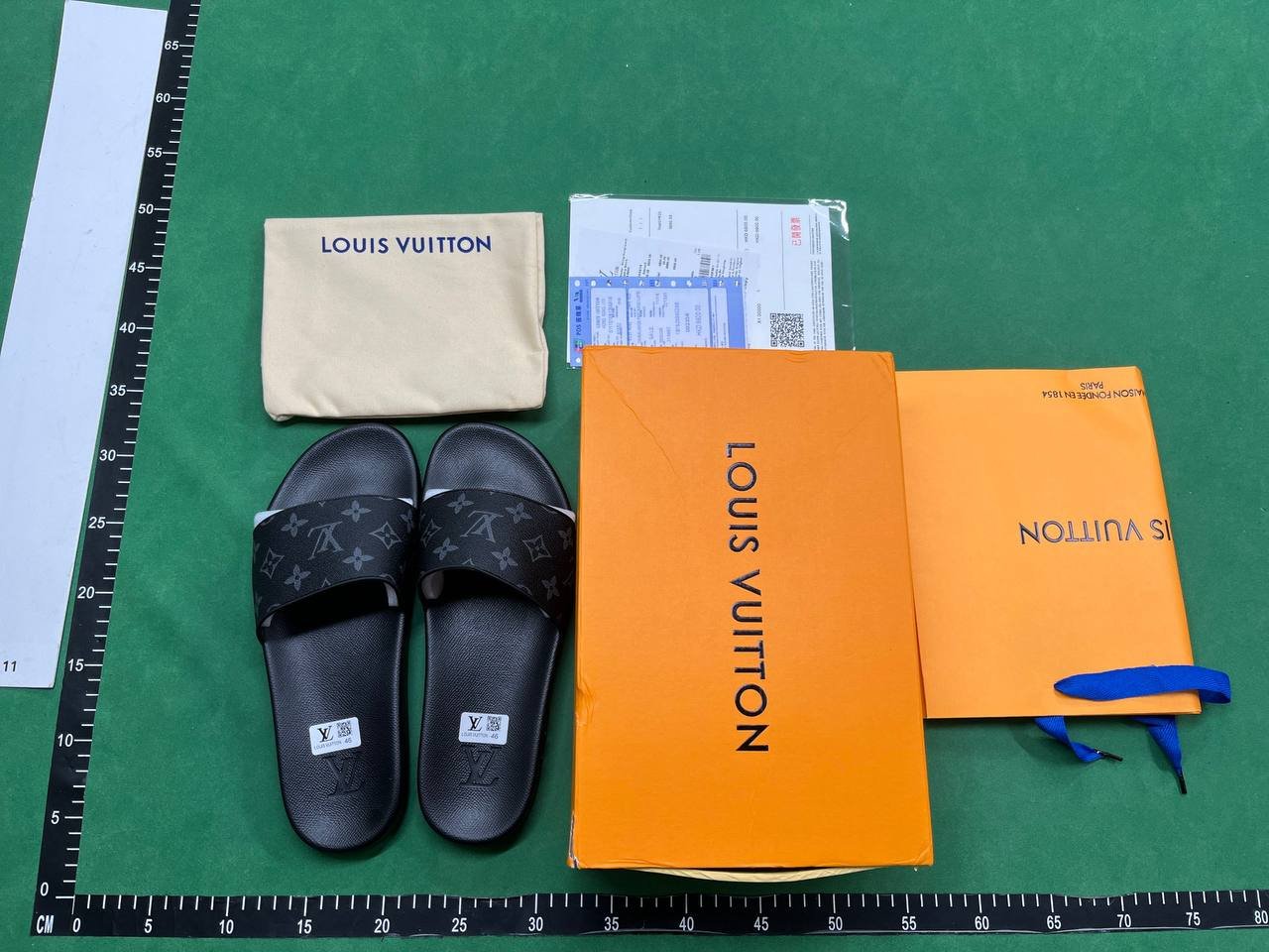 LOUIS VUITTON Trainer slippers（Many styles）