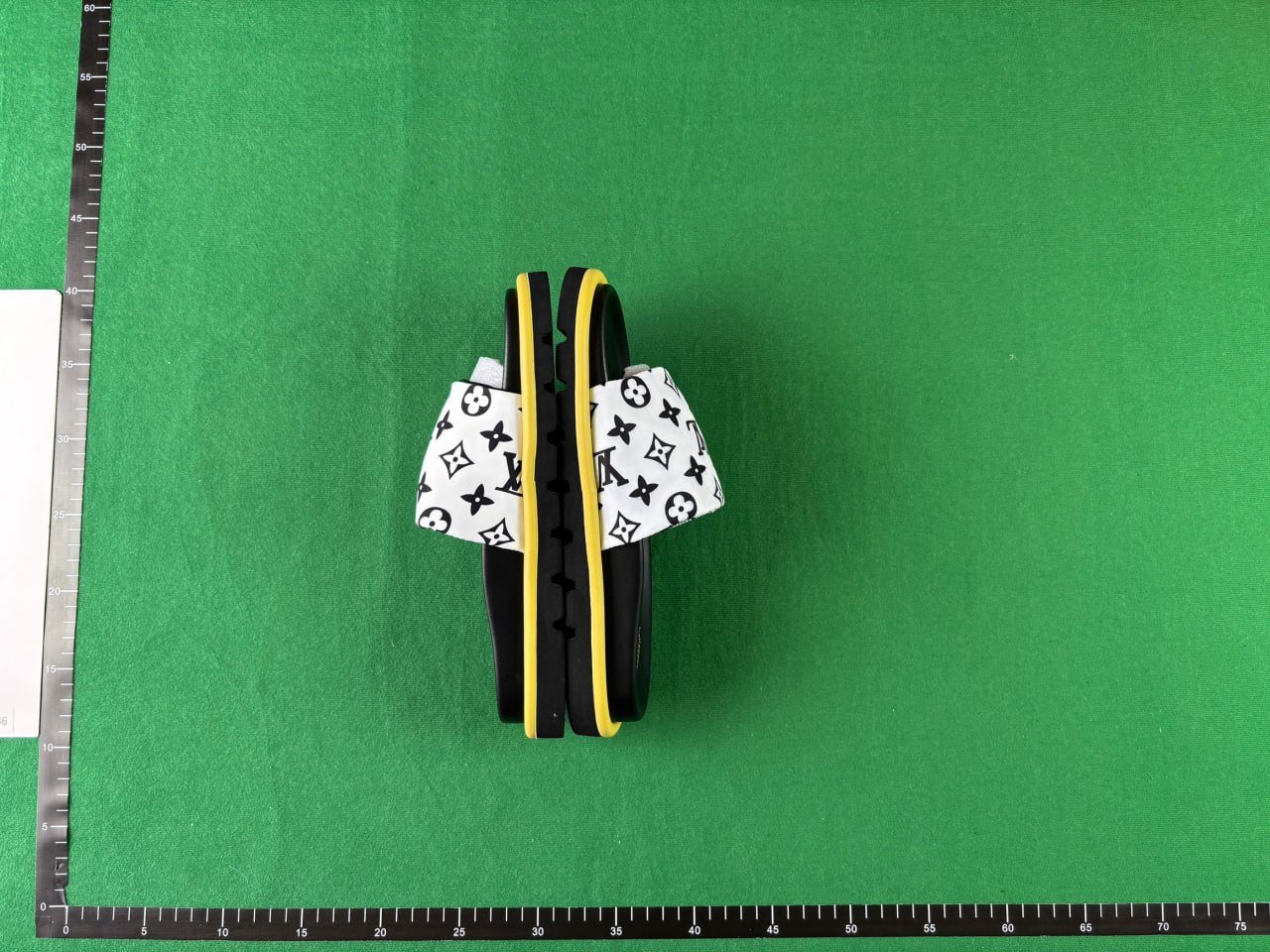 LOUIS VUITTON Trainer slippers（Many styles）