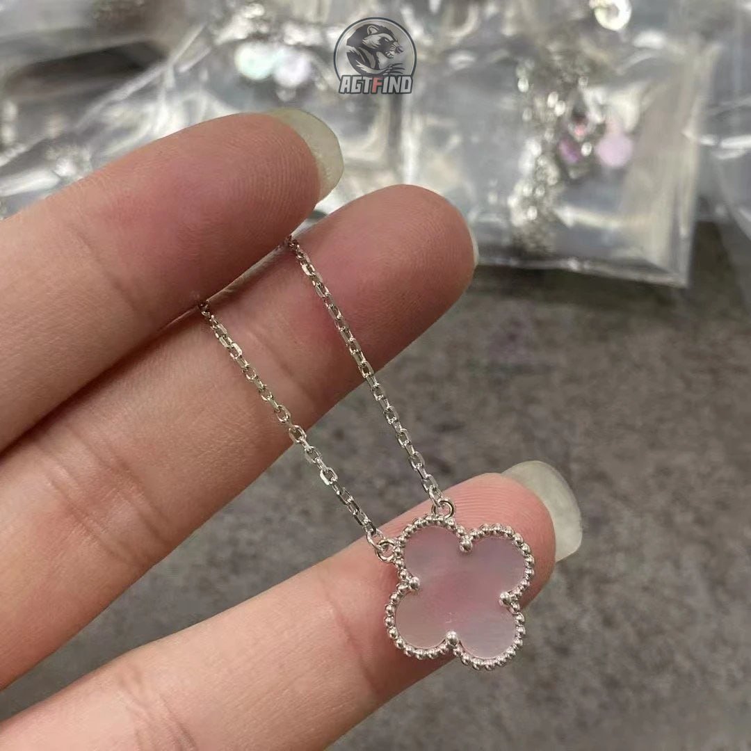 Van Cleef & Arpels __ VCA necklace  (10+