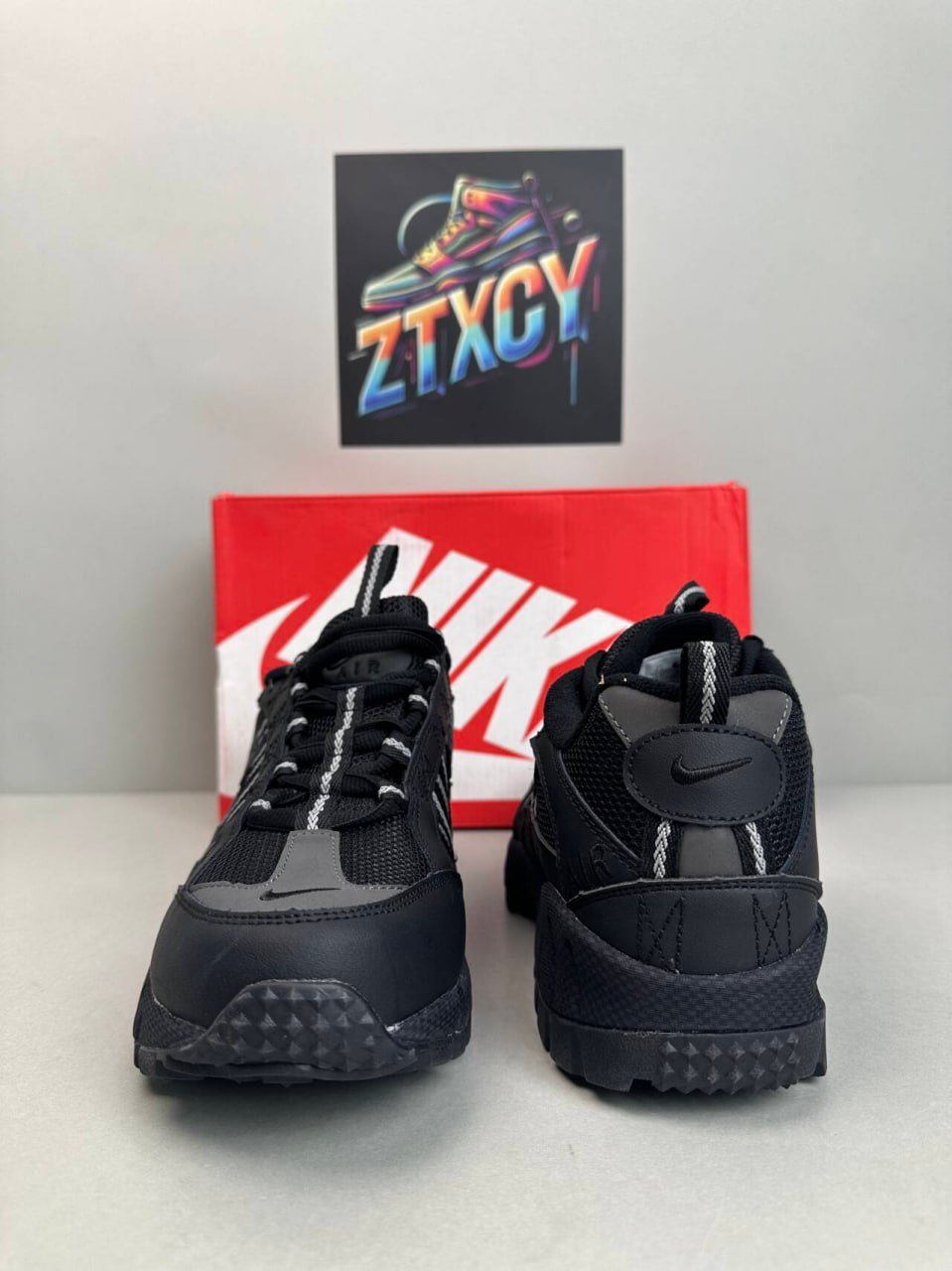 Nike Air Humara QS