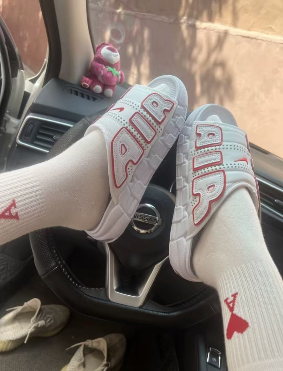 Fashion sandals and slippers